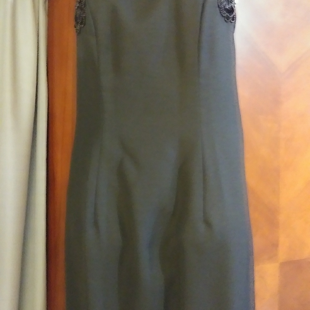 Dress - Picture 5 of 8